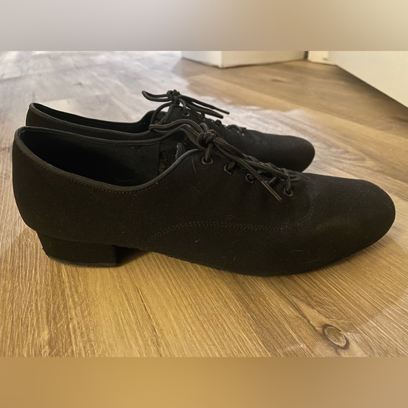Elegant Black Men\'s Oxfords